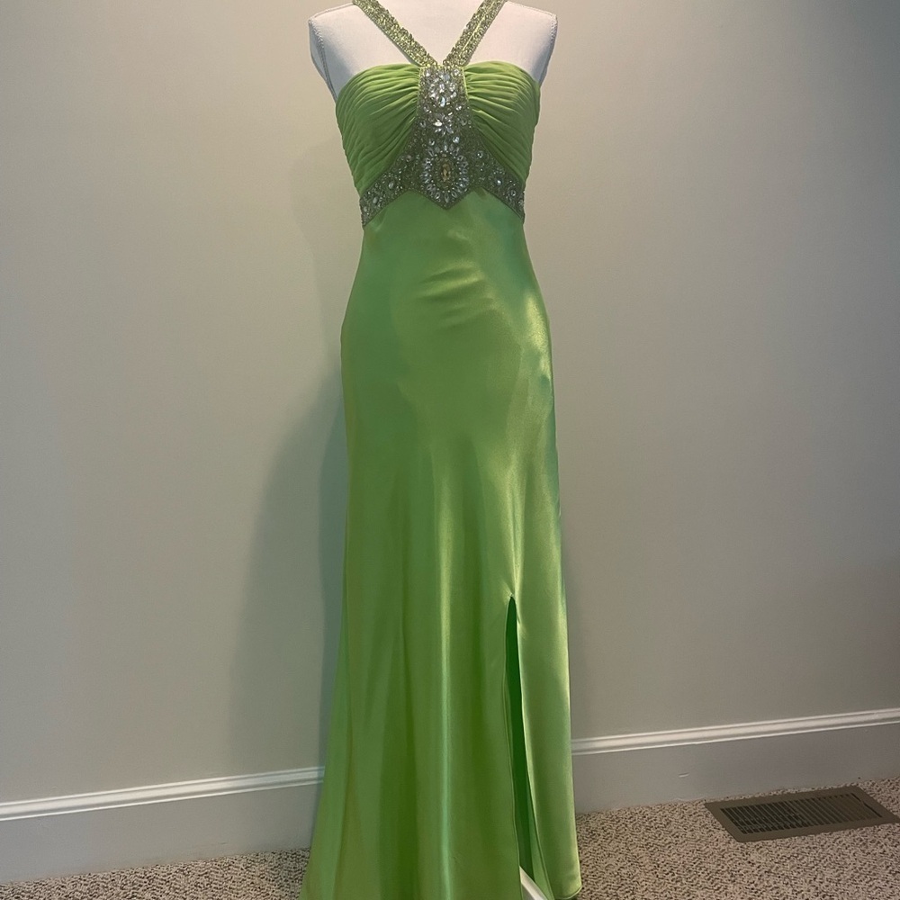 Nightway Brand Bright Green Long Dress. Prom/Wedding.